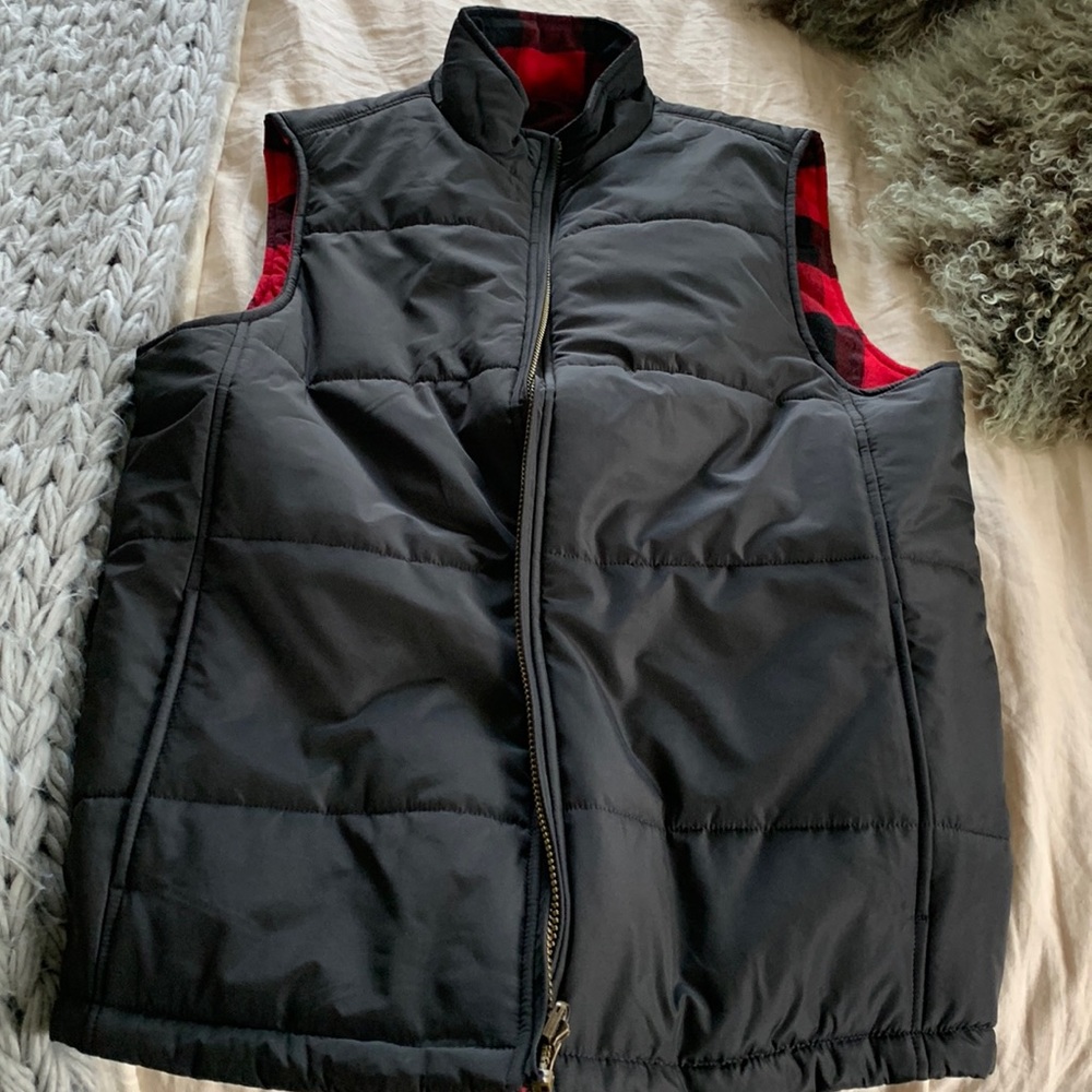 Mens medium reversible black vest,red black check pattern